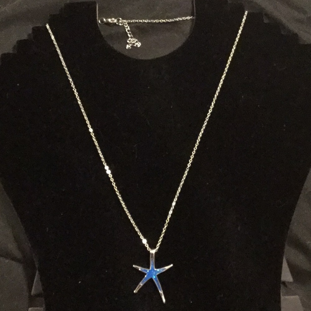 Starfish Pendant Necklace (Brand New)